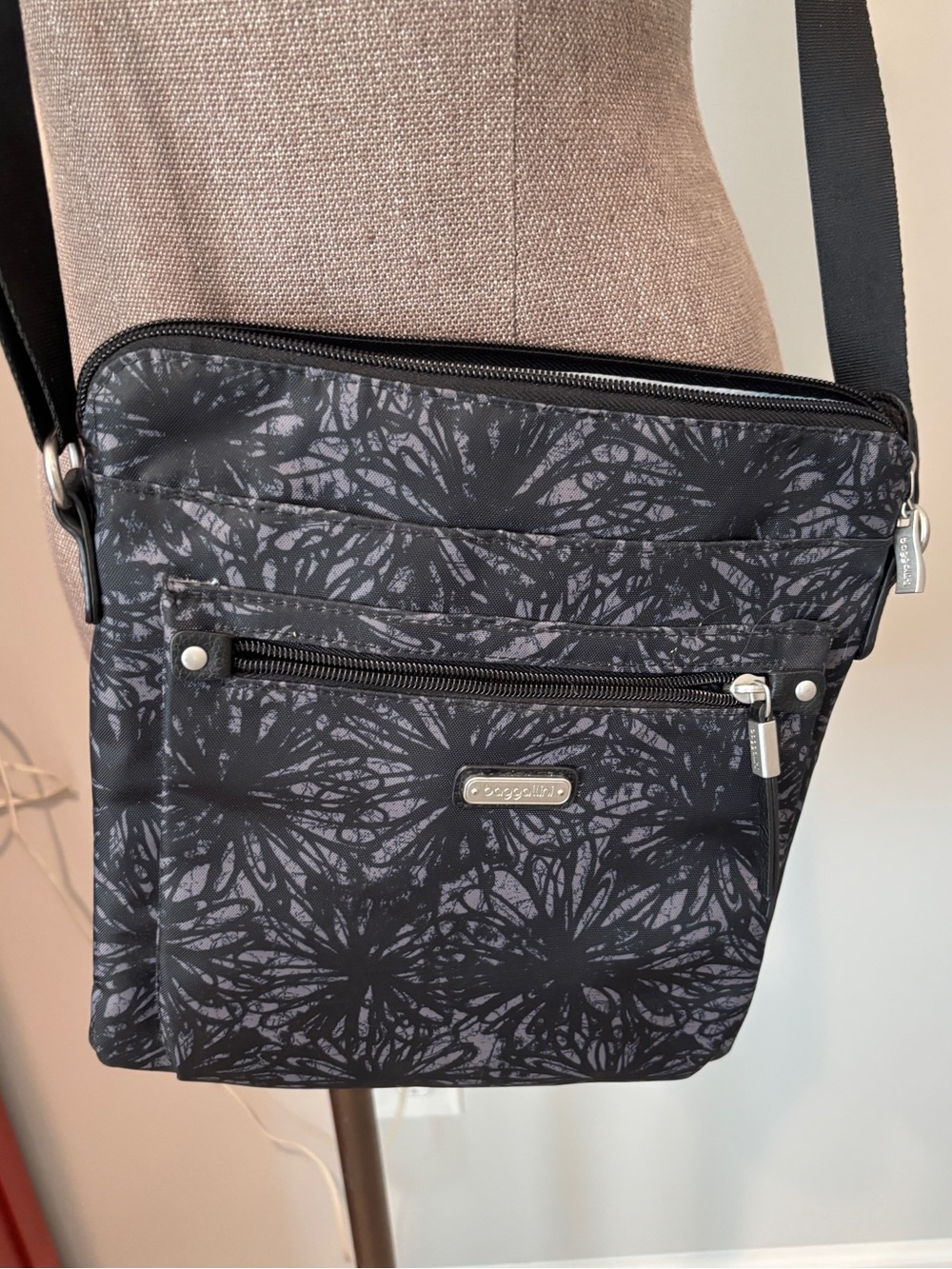 Baggallini Black and Gray Floral Pattern Crossbody Bag